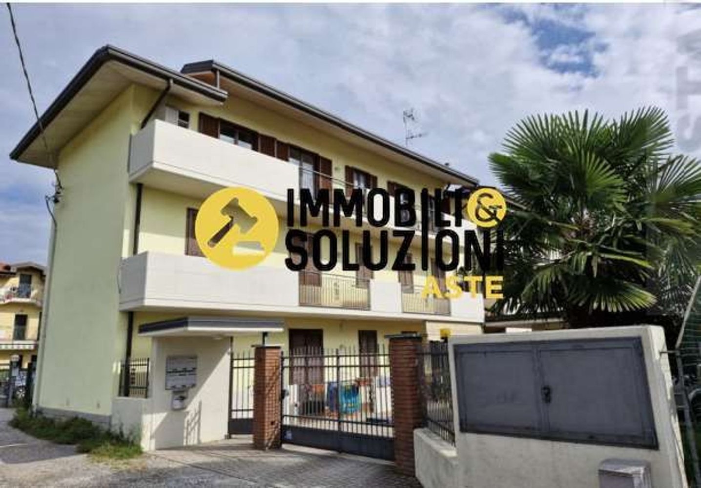 3 rooms Apartment in Arsago Seprio, Italy No. 3172