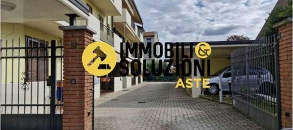 3 rooms Apartment in Arsago Seprio, Italy No. 3172 2