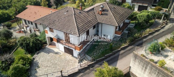 3 bedrooms Villa in Paruzzaro, Italy No. 376272 4