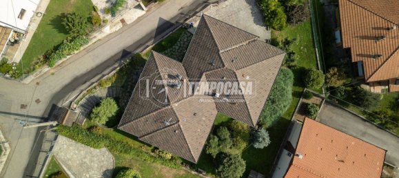 3 bedrooms Villa in Paruzzaro, Italy No. 376272 6