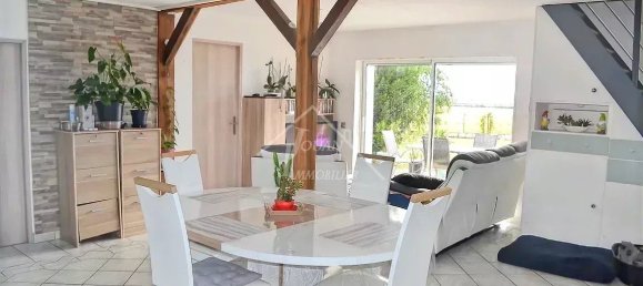 3 Schlafzimmer Haus in Etroussat, France, Nr. 44230 2