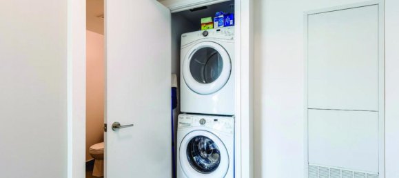 2 bedrooms Condo in Toronto, Canada No. 720 7