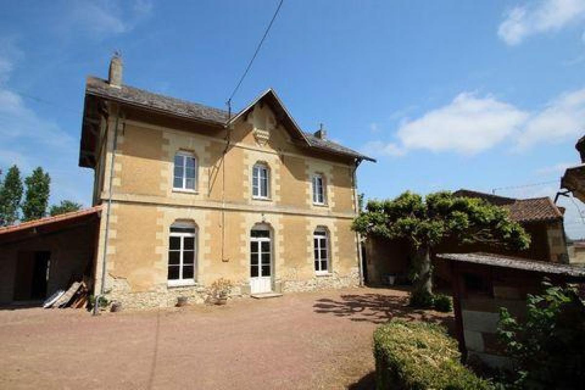 Casa de 4 dormitorios en Aulnay, France No. 32536