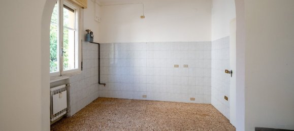 3 Schlafzimmer Wohnung in Modena, Italy, Nr. 365277 2