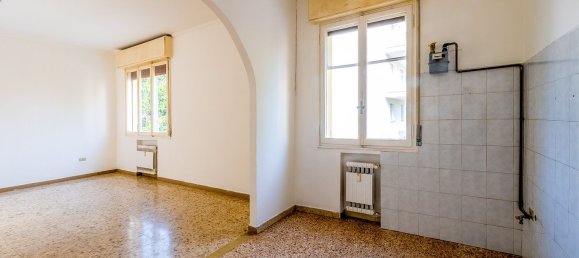 3 Schlafzimmer Wohnung in Modena, Italy, Nr. 365277 3