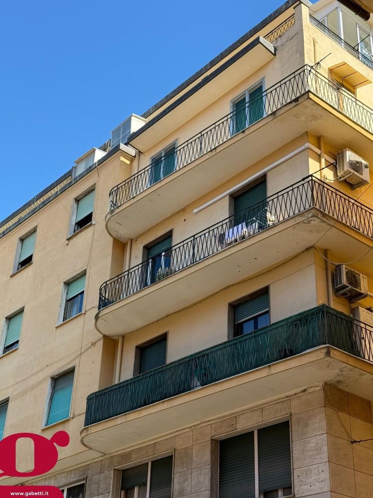 Apartamento de 4 divisões em Imperia, Italy N.º 275608