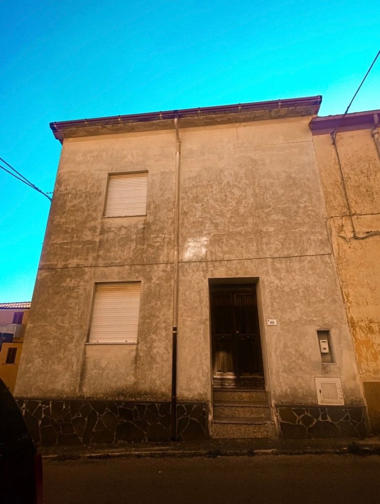Casa de 4 habitaciónes en Villanova Monteleone, Italy No. 256166
