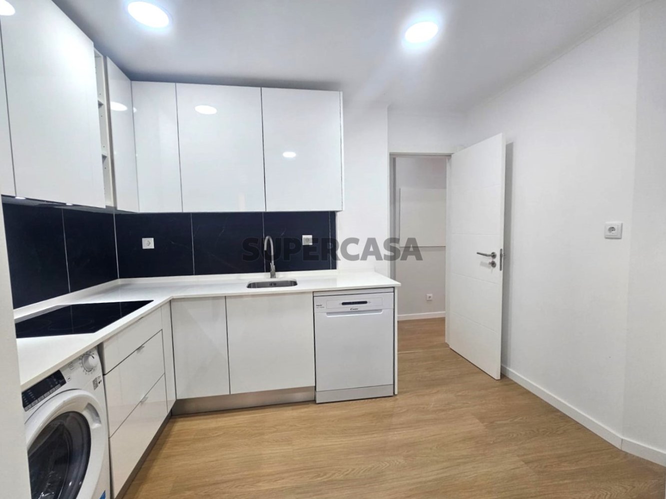 2 bedrooms Apartment in Amadora, Portugal No. 334227