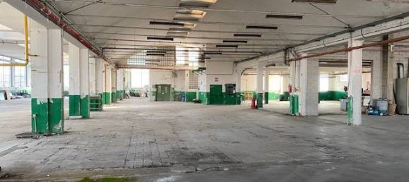 Склад 6500м² в Триуджо, Италия № 218063 7