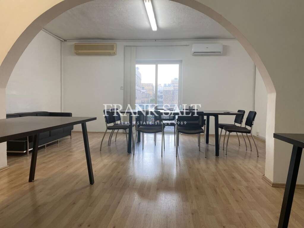 Bureau à Ta' Xbiex, Malta 75m² No. 12511
