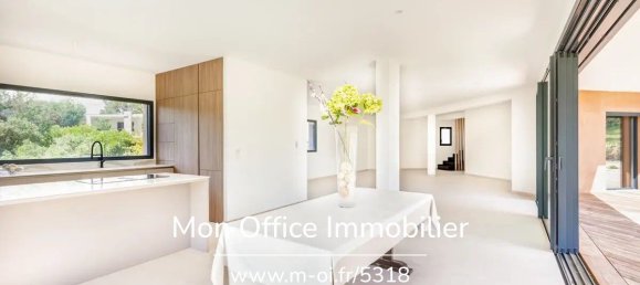 5 bedrooms Villa in Saint-Raphael, France No. 298825 4