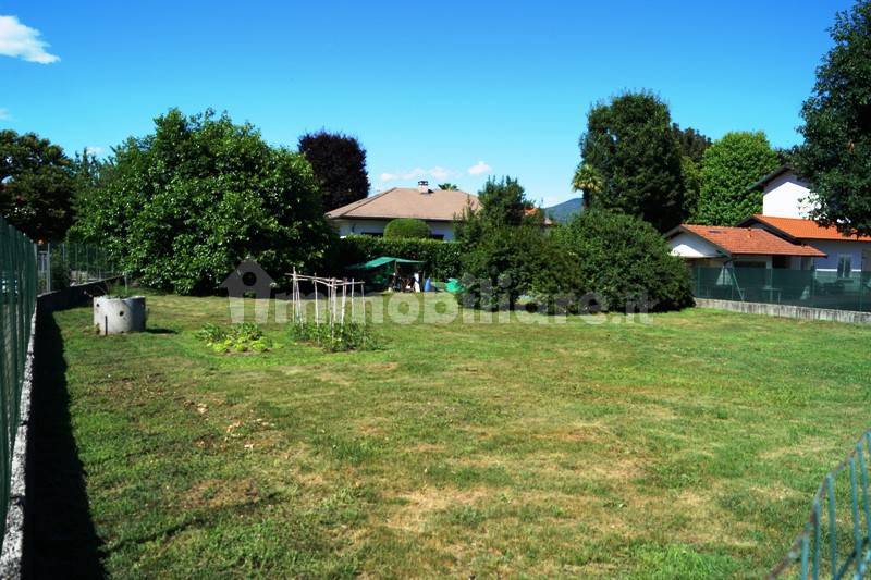  قطعة أرض في Brebbia, Italy 1140متر مربع رقم 88244