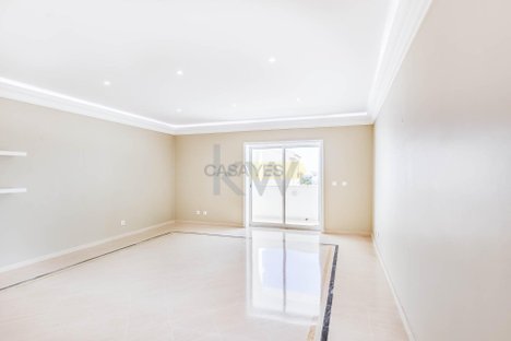 3 bedrooms Duplex in Cascais, Portugal No. 85536