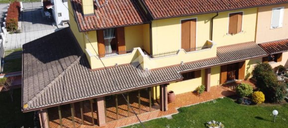3 bedrooms Villa in Udine, Italy No. 52386 4