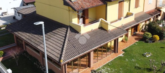 3 bedrooms Villa in Udine, Italy No. 52386 2