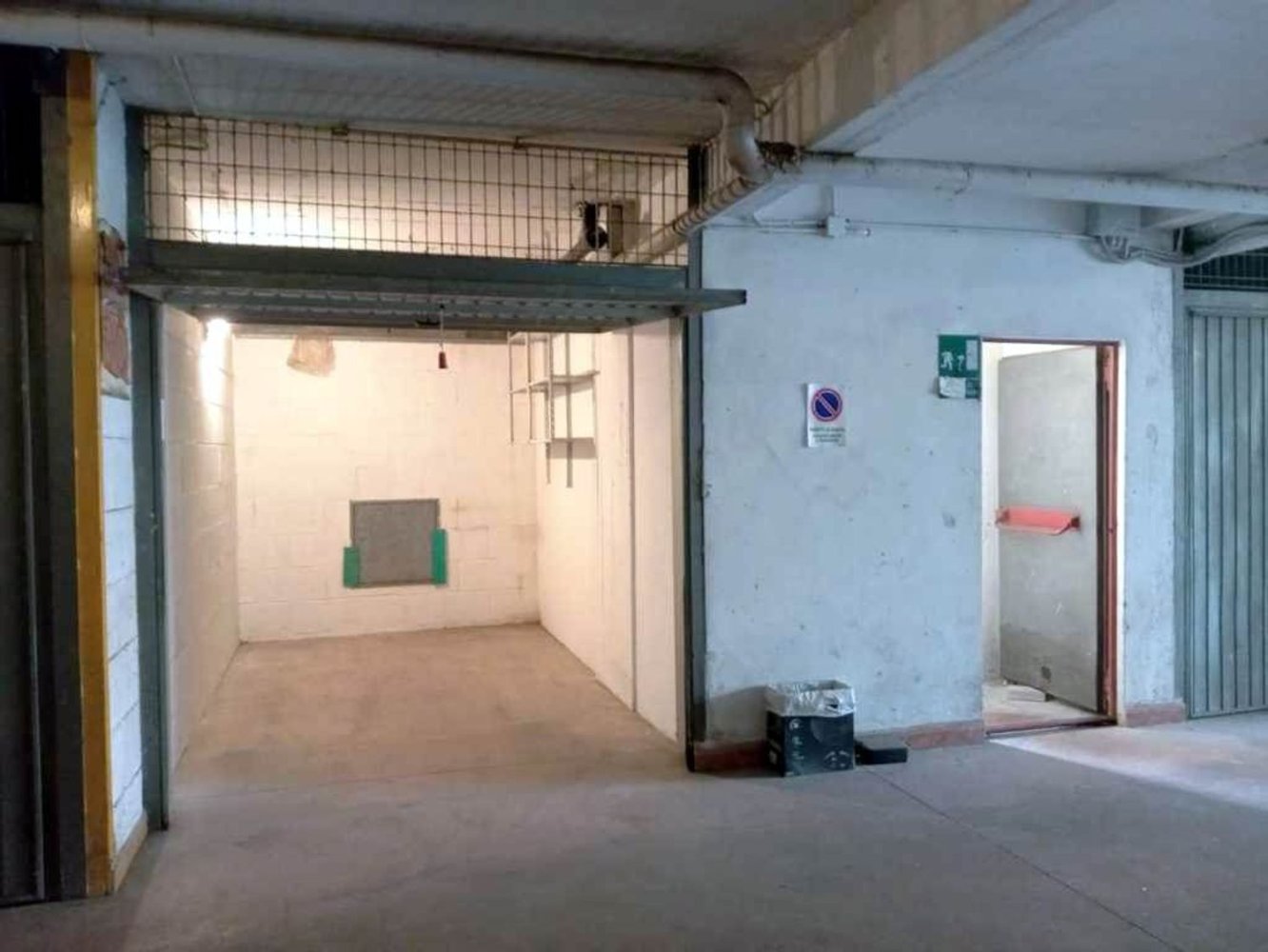 11m² Garage in Rome, Italy No. 331791