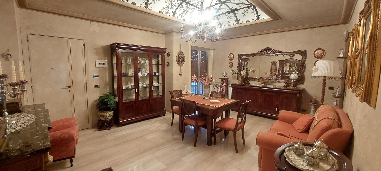 Квартира с 6 комнатами в Патерно, Италия № 48733