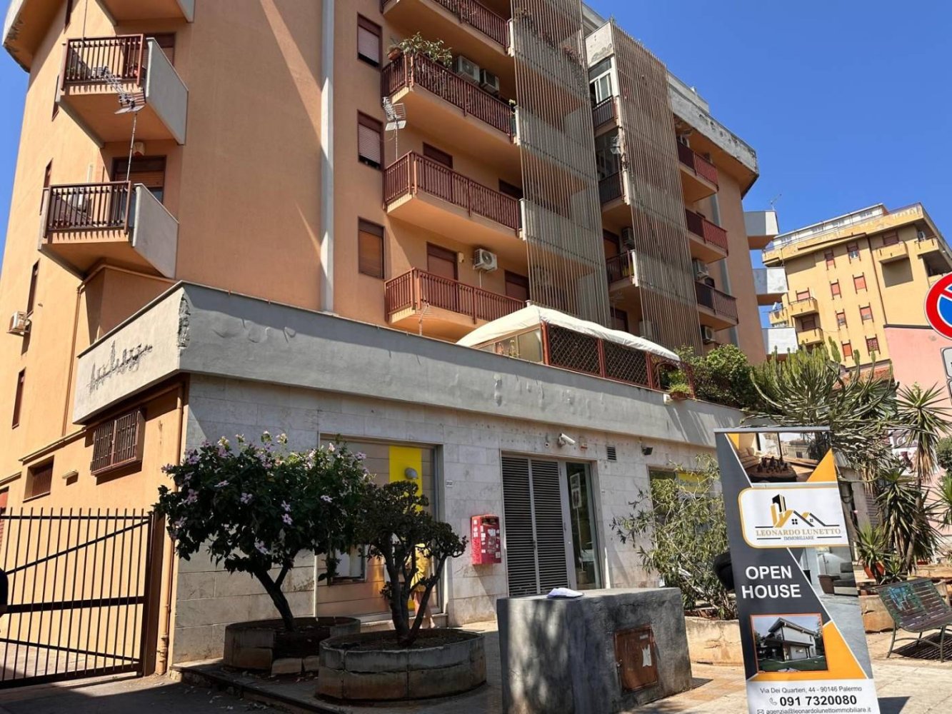 Apartamento de 2 dormitorios en Palermo, Italy No. 325479