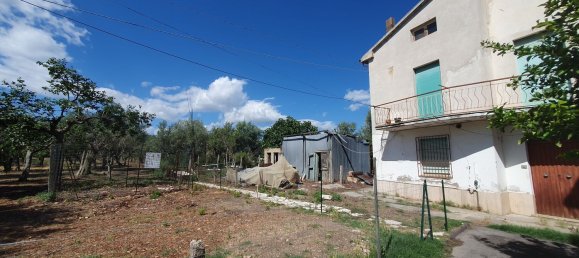 Casa de 6 habitaciónes en Lanciano, Italy No. 62689 24