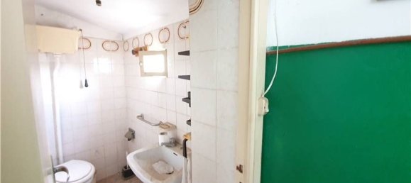 Casa de 6 habitaciónes en Lanciano, Italy No. 62689 11