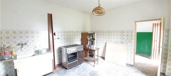 Casa de 6 habitaciónes en Lanciano, Italy No. 62689 10