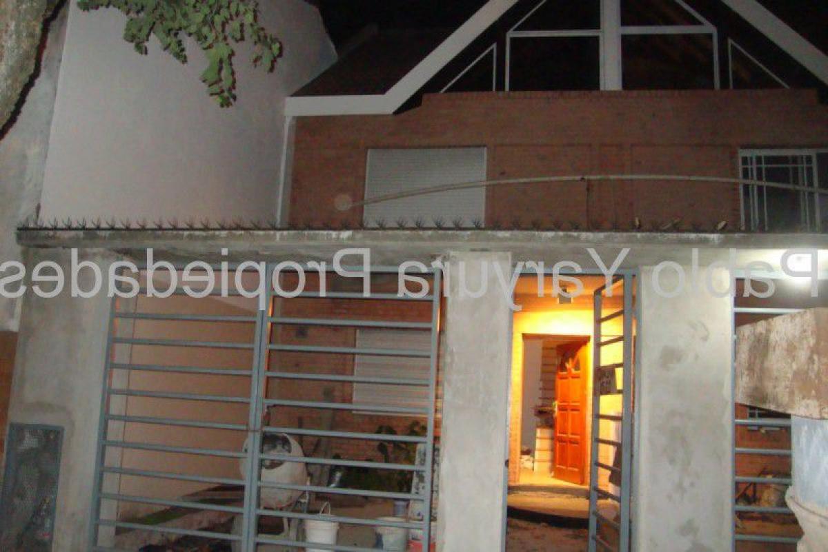 4 bedrooms Apartment in Tres de Febrero, Argentina No. 17891