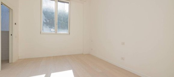 6-salle Appartement à Milan, Italy No. 242201 11