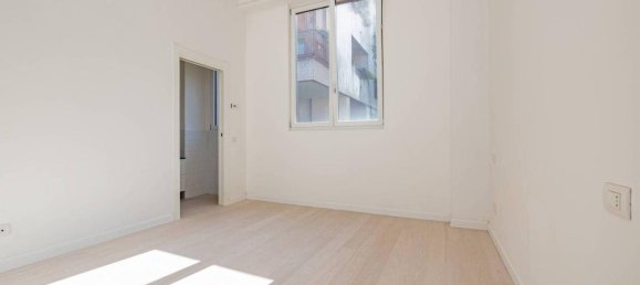 6-salle Appartement à Milan, Italy No. 242201 12