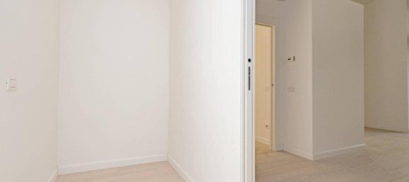 6-salle Appartement à Milan, Italy No. 242201 8