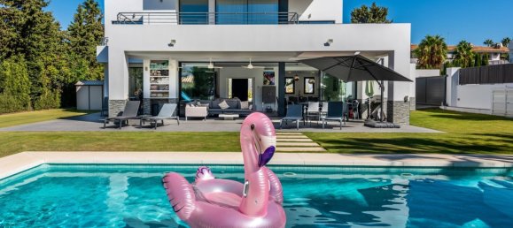 4 bedrooms Villa in Estepona, Spain No. 119709 2