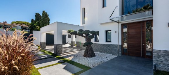 4 bedrooms Villa in Estepona, Spain No. 119709 7