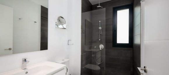 4 bedrooms Villa in Estepona, Spain No. 119709 11