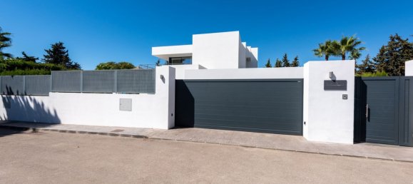 4 bedrooms Villa in Estepona, Spain No. 119709 15