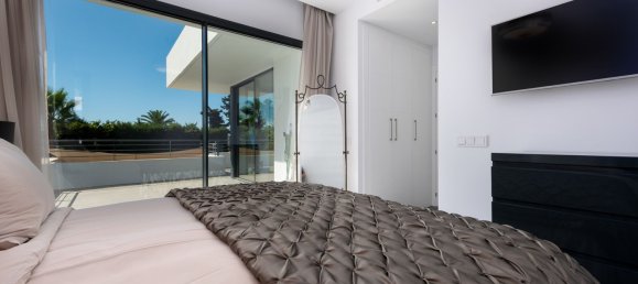 4 bedrooms Villa in Estepona, Spain No. 119709 10