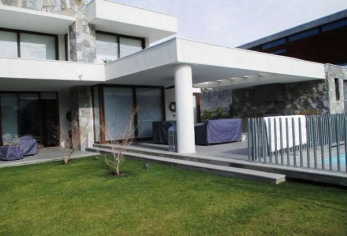 5 bedrooms House in Santiago, Chile No. 5075