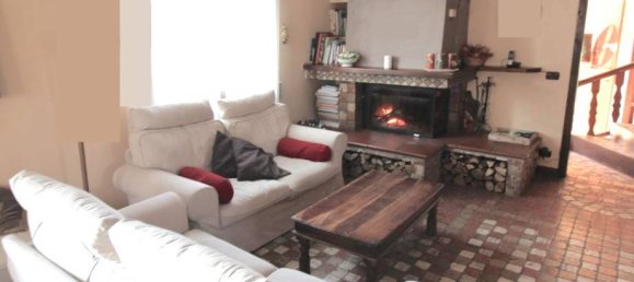 4 bedrooms Villa in Borgo Ticino, Italy No. 75952 3