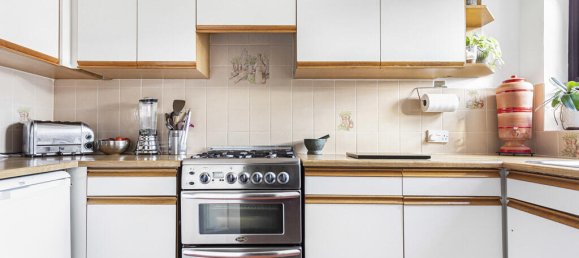 2 Schlafzimmer Haus in Egham, United Kingdom, Nr. 8644 2