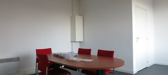 166m² Office in La Chapelle-d'Armentieres, France No. 81411 3