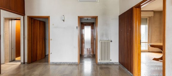 7 rooms Penthouse in Lugo, Italy No. 145236 2