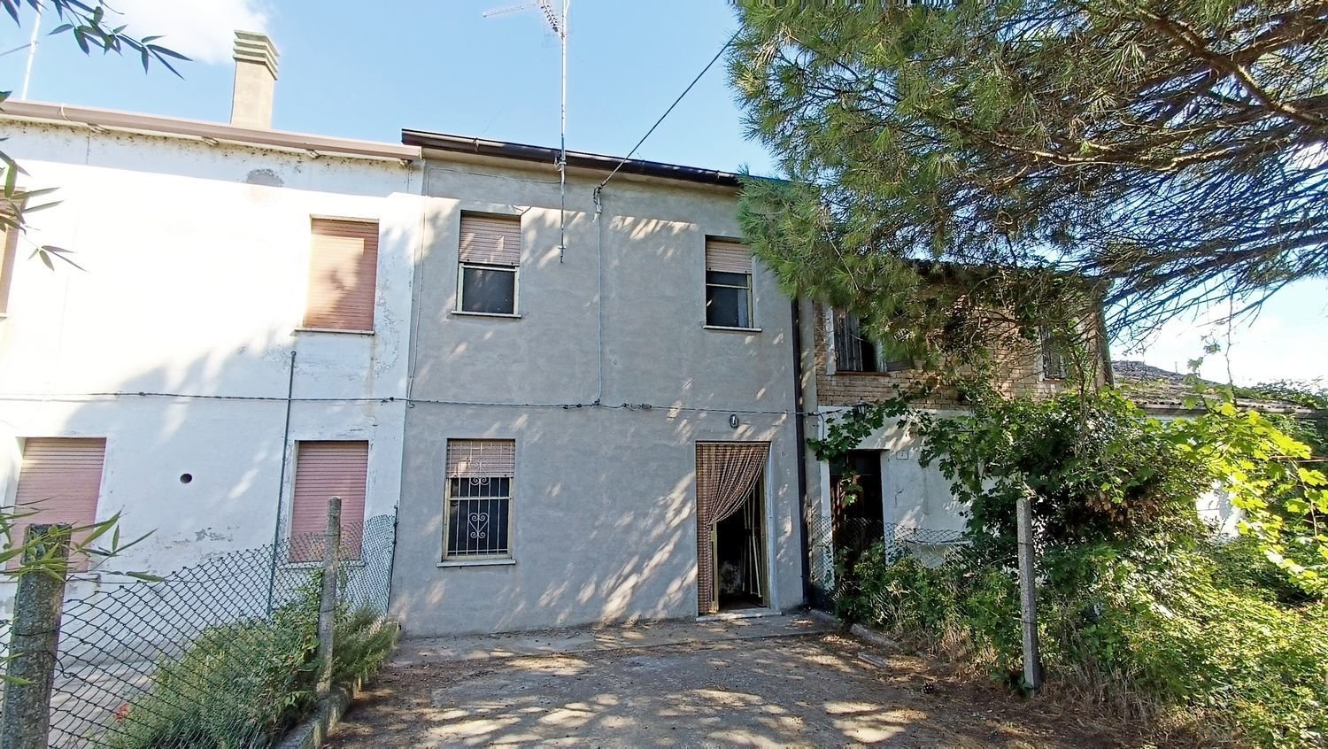 5 rooms House in Codigoro, Italy No. 16619