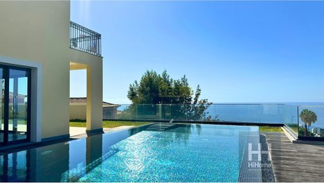 Дом с 3 спальнями в Фуншал, Португалия № 145819