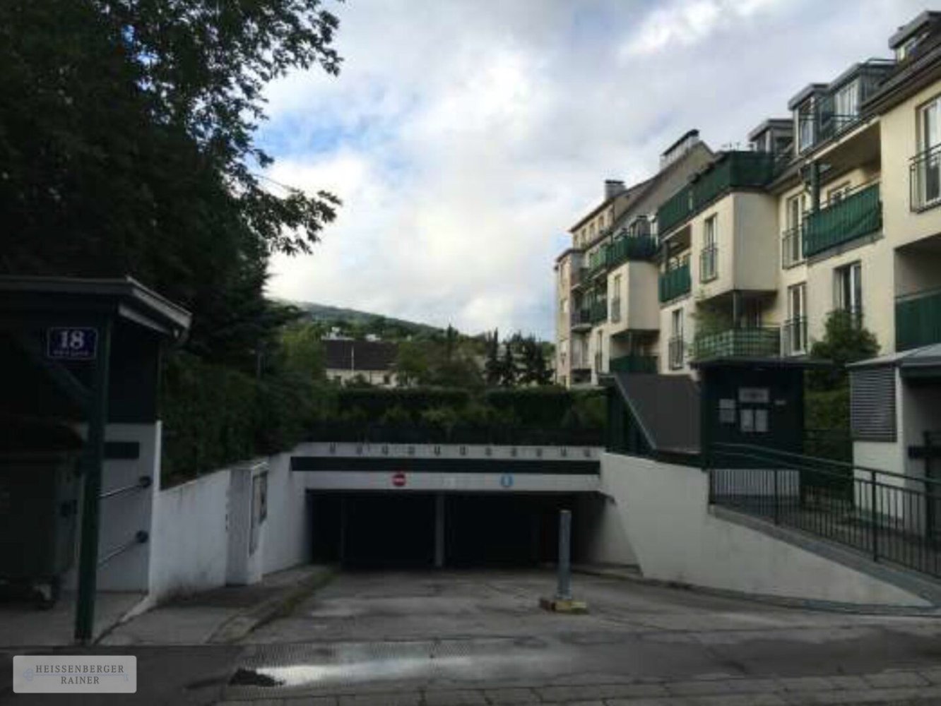 Garage à Penzing, Austria No. 134584