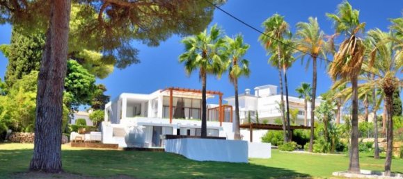 6 bedrooms Villa in Marbella, Spain No. 585 2