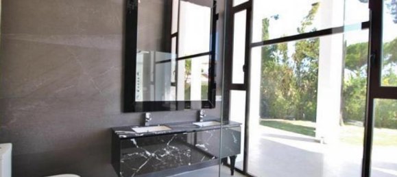 6 bedrooms Villa in Marbella, Spain No. 585 19