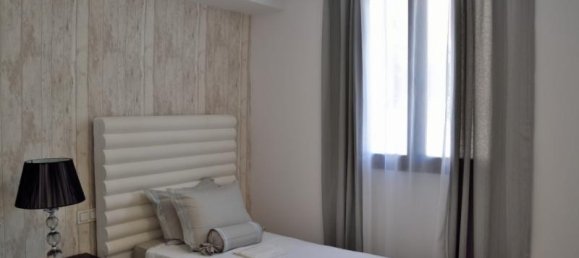 6 bedrooms Villa in Marbella, Spain No. 585 16