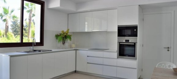 6 bedrooms Villa in Marbella, Spain No. 585 12