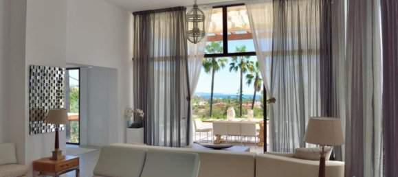 6 bedrooms Villa in Marbella, Spain No. 585 10