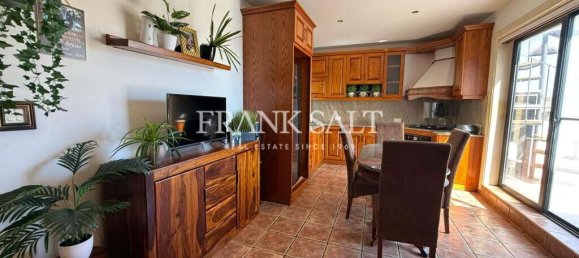 2 bedrooms Penthouse in Zabbar, Malta No. 2805 2