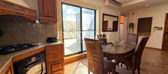 2 bedrooms Penthouse in Zabbar, Malta No. 2805 4