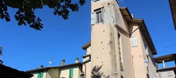 8-salle Appartement à Canossa, Italy No. 22851 2